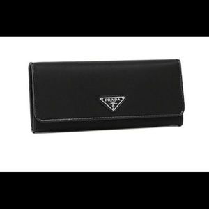 💯Authentic Prada wallet